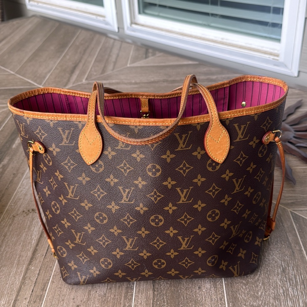 Louis Vuitton Neverfull MM Tote
